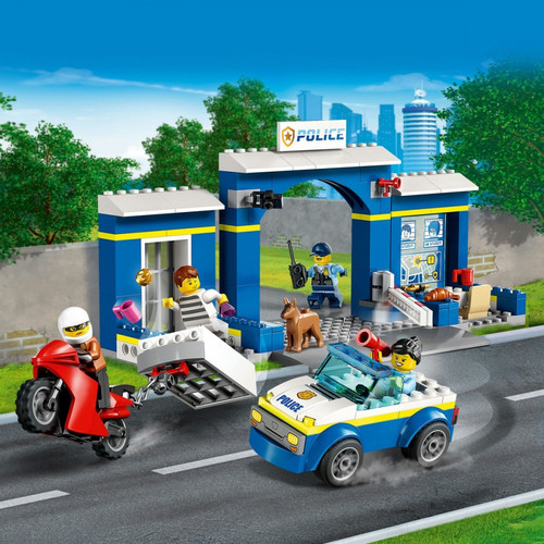 LEGO City Police Station Chase 4+