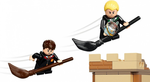 LEGO Harry Potter Hogwarts First Flying Lesson 7+