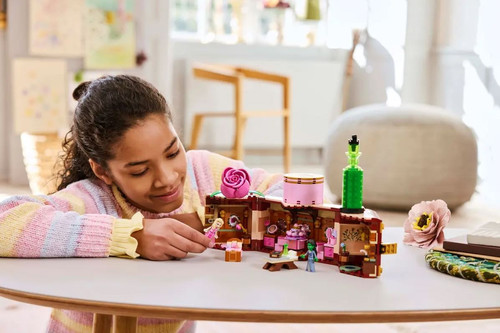 LEGO Wicked Glinda & Elphabas Dormitory 8+