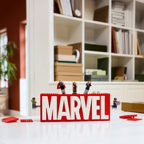 LEGO Super Heroes MARVEL Logo & Minifigures 12+