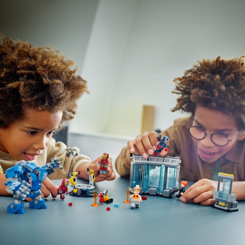 LEGO Super Heroes Iron Mans Laboratory: Hall of Armor 8+